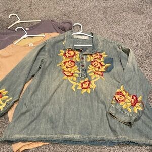 Magnolia pearl Jean tunic top with beautiful embroidery like new